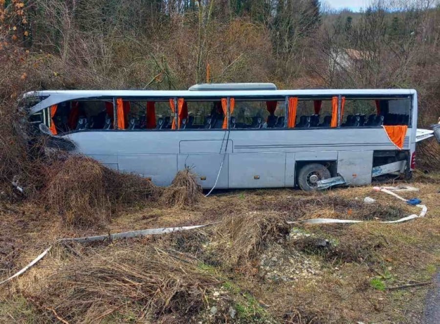 Τροχαίο στη Βουλγαρία: Τουριστικό λεωφορείο με Έλληνες συγκρούστηκε με νταλίκα, 10 τραυματίες