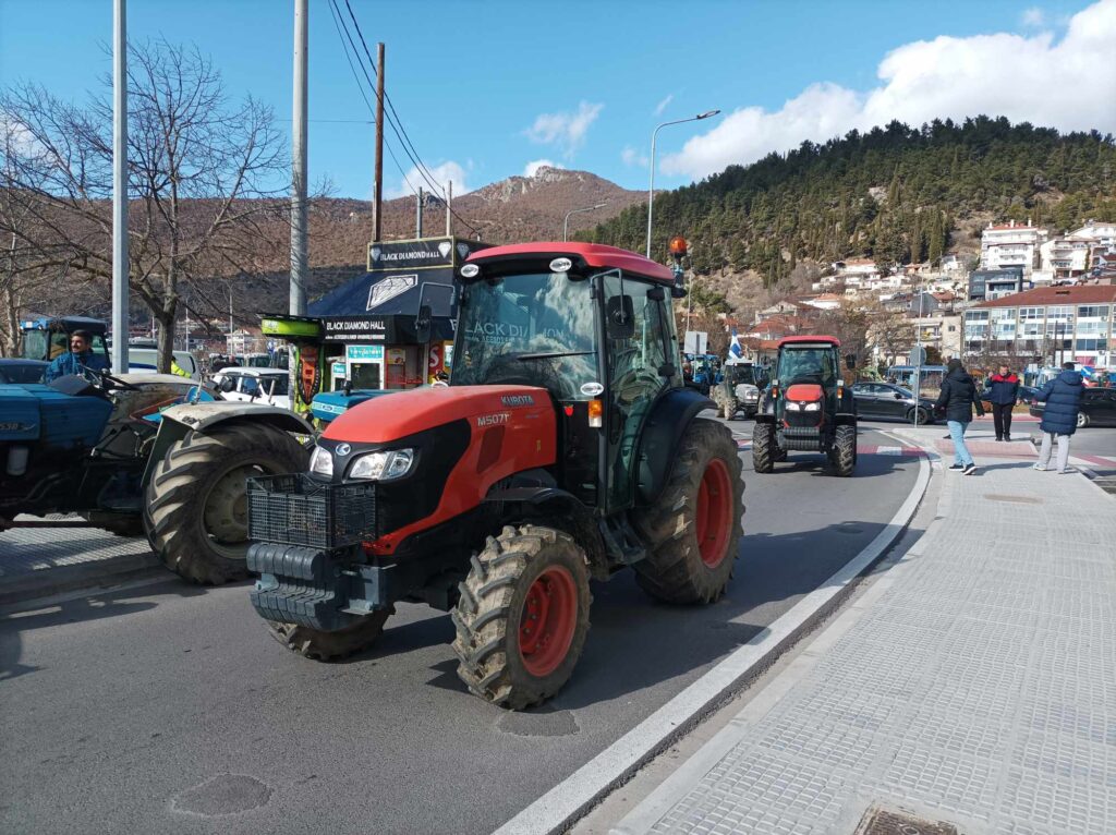 Οι αγρότες της Καστοριάς αναστέλλουν τις κινητοποιήσεις τους
