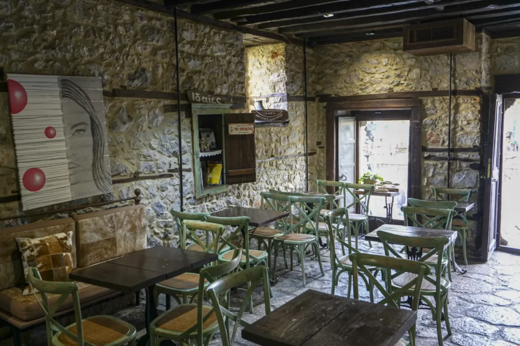 Η γαστρονομία της Καστοριάς: Τα τοπικά πιάτα και οι καλύτερες διευθύνσεις να τα δοκιμάσετε