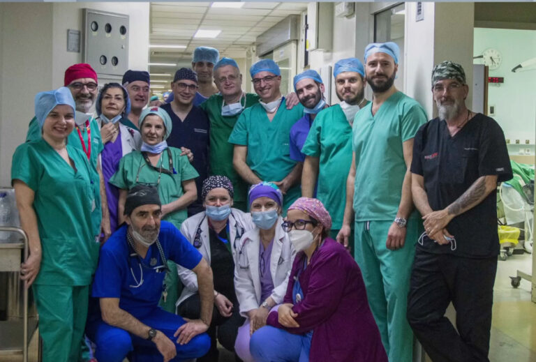 Μεταμόσχευση ήπατος από ζωντανό δότη: «Ένιωσα ευλογημένος που βγήκα συμβατός» – Συγκλονίζει ο πατέρας που χάρισε ζωή στην 23χρονη κόρη του