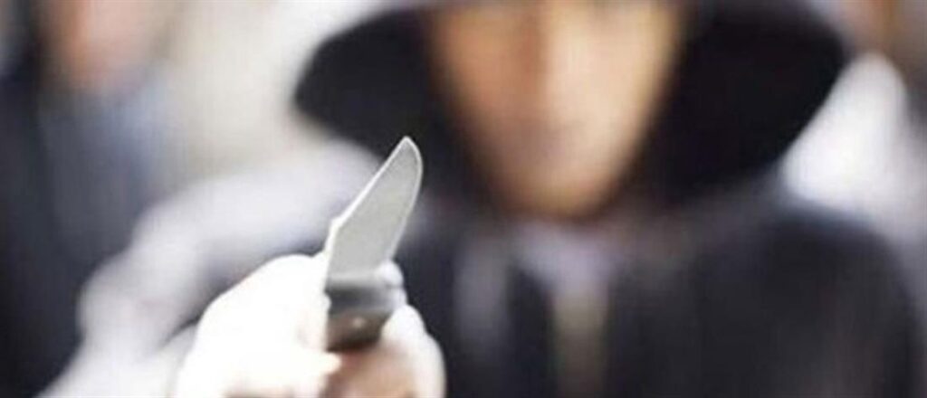 Μπούκαραν με μαχαίρι σε καφετέρεια απέναντι από το νοσοκομείο “Παπανικολάου“ και έκλεψαν χρήματα