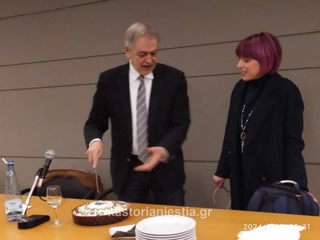 Την βασιλόπιτά της έκοψε η ΝΕ  Πασόκ Καστοριάς – Η πολιτική ομιλία του Πάρη Κουκουλόπουλου (φώτο – βίντεο)