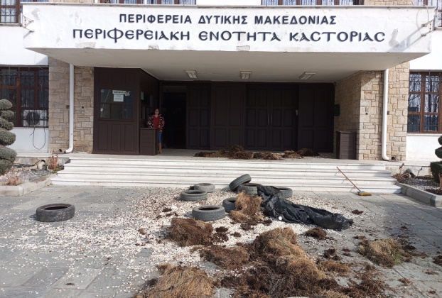 Νέες Κινητοποιήσεις των Αγροτοκτηνοτρόφων στην  Περιφερειακή Ενότητα Καστοριάς. Ρίψη Προϊόντων στην Π.Ε. Καστοριάς.