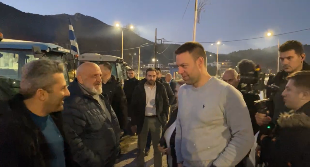 Ο Στέφανος Κασσελάκης στο μπλόκο της Λεωφόρου Κύκνων στην Καστοριά