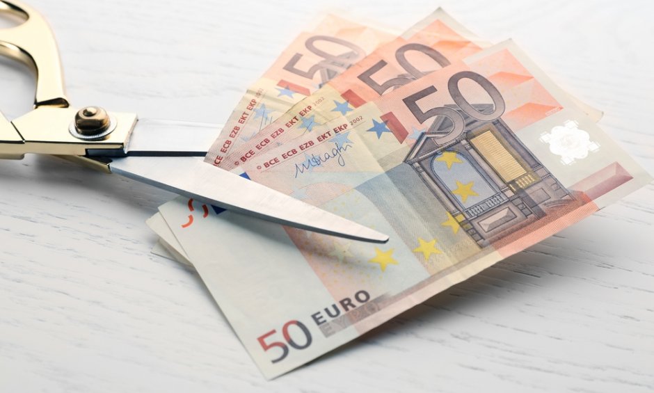 Χοντρό «ψαλίδι» σε χιλιάδες συντάξεις, αναγκάζονται σε επιστροφές μέχρι και 8.000 ευρώ