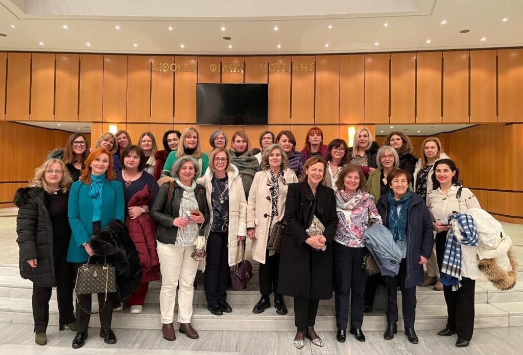 Ο Σύλλογος Υποτροφιών Καστοριάς στη συναυλία Νταλάρα-Πρωτοψάλτη