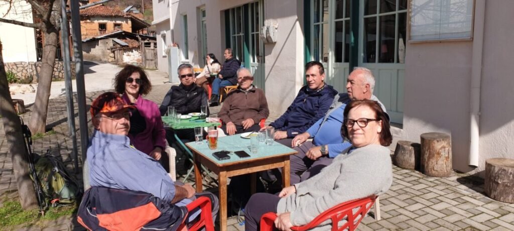 Σ.Δ.Ο.Π. Καστοριάς : Ανάβαση  από το Μακροχώρι , στο ερημωμένο χωριό “Κορυφή” Φλώρινας( φωτογραφίες )