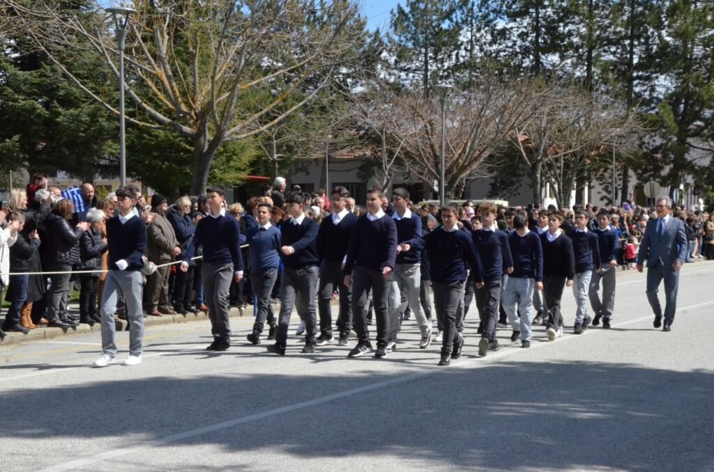 Η παρέλαση της 25η Μαρτίου στο Άργος Ορεστικό (φωτογραφίες)