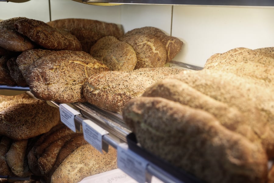 Φτιάχνουμε σπιτική λαγάνα με την υπογραφή του Άκη Πετρετζίκη