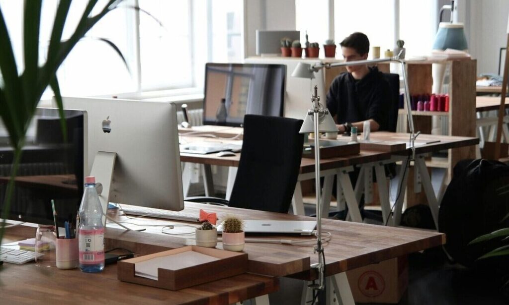 Ποια επιδόματα αυξάνονται με το νέο κατώτατο μισθό