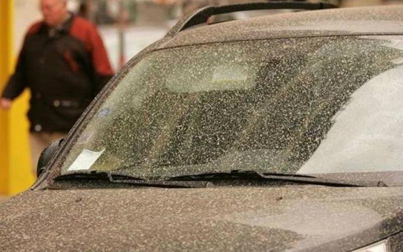 Καιρός: «Έρχονται λασποβροχές και 25άρια» – Πότε θα καθαρίσει η ατμόσφαιρα από την αφρικανική σκόνη