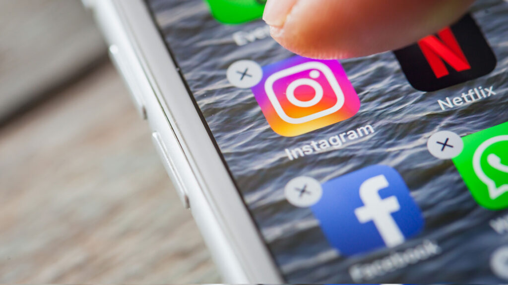 «Επεσε» το Facebook, το Messenger και το Instagram