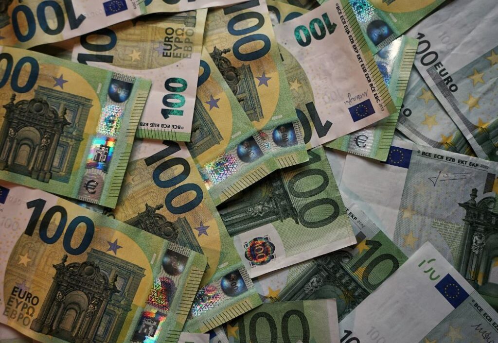 Τέλος επιτηδεύματος: Ποιοι θα έχουν μόνιμη απαλλαγή σύμφωνα με τη νέα τροπολογία