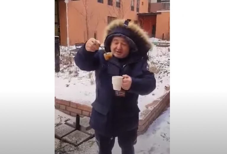 Έλληνας βγήκε με τον καφέ για τσιγάρο στους… -8 στο Ελσίνκι και έγινε viral