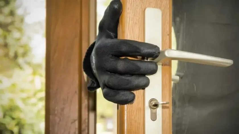 Καστοριά: Μεγάλη διάρρηξη σε οικία με λεία μετρητά και χρυσαφικά