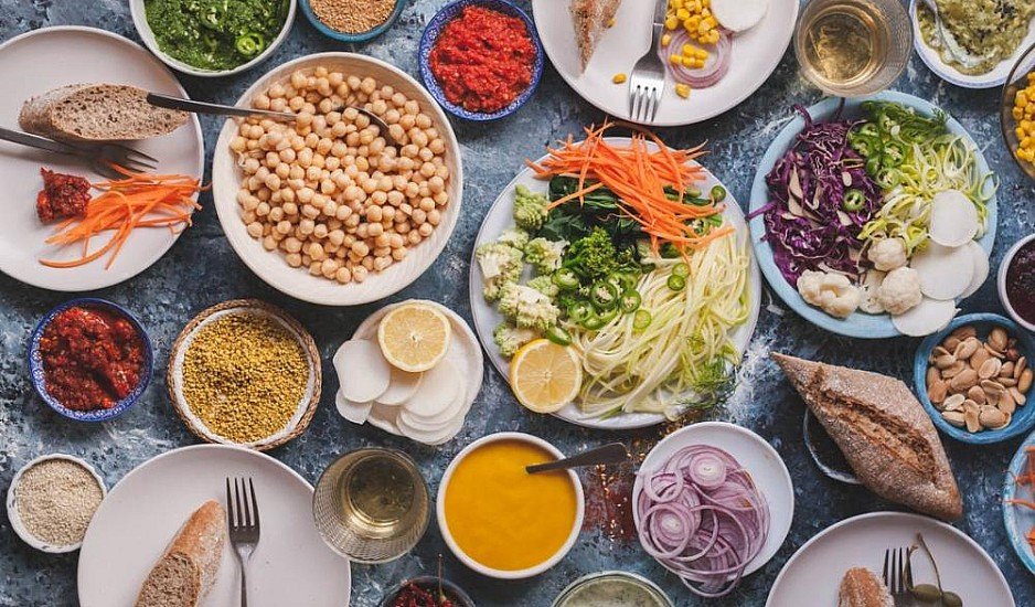 Τα μυστικά για ισορροπημένη διατροφή την περίοδο της νηστείας – Διατροφολόγος μιλά για τις τροφές που αντικαθιστούν το κρέας