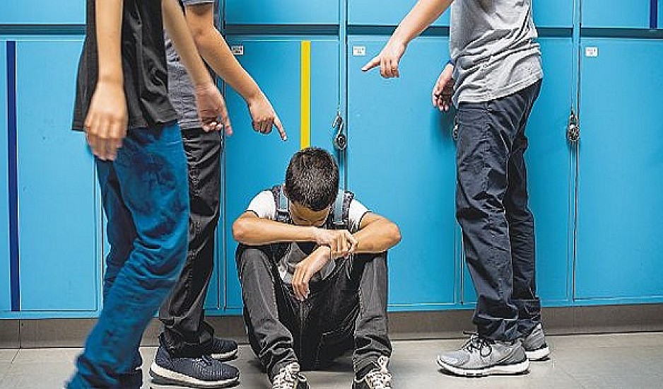 Σχολική βία: Παρουσιάζεται σήμερα το σχέδιο για την αντιμετώπισή του – Τι προβλέπεται για bullying και κινητά