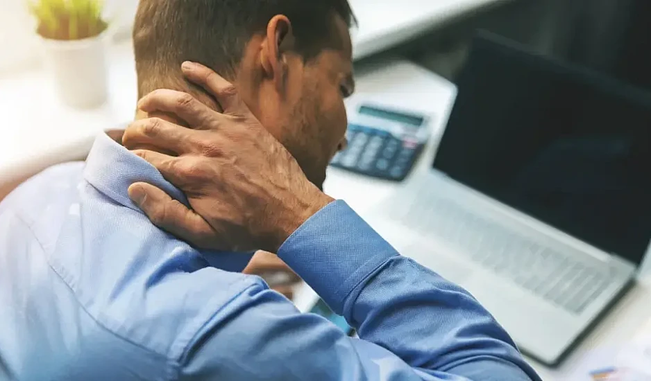 Πόνος στον αυχένα: Πώς συνδέεται με την ψυχολογία σου