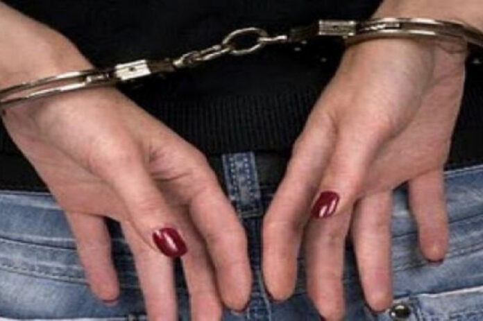 sillipsi-xeiropedes-gynaika-696x392_0_0