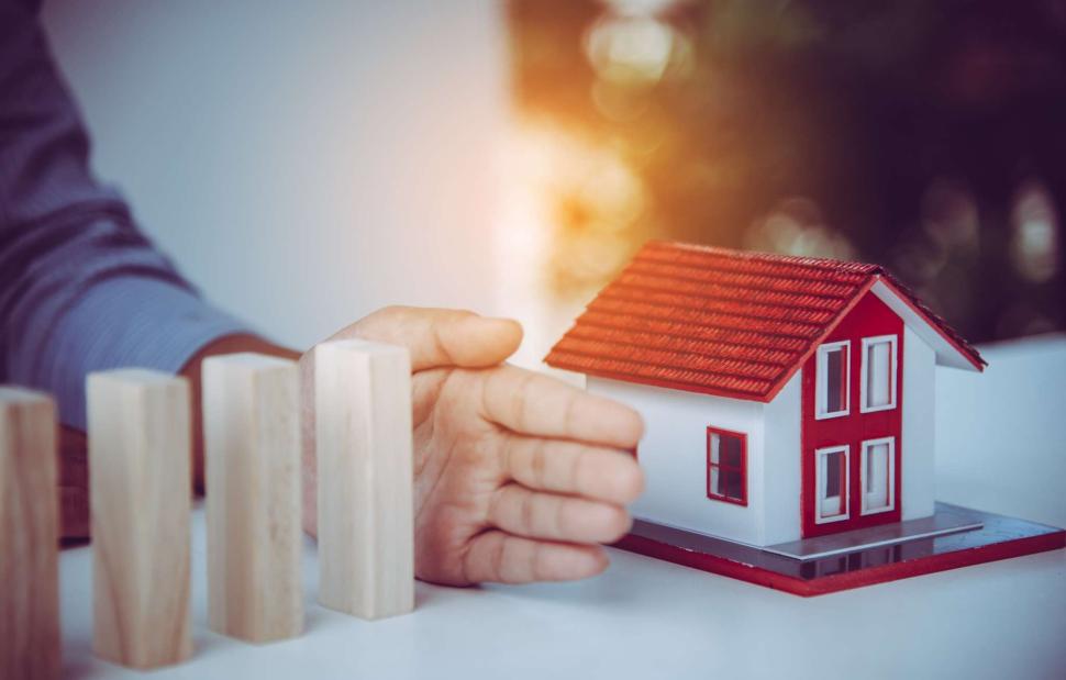 Σύλλογος δανειοληπτών: “Η μπάλα στην εξέδρα” για τα funds