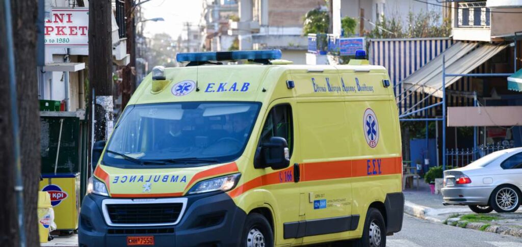 Καστοριά: Σοβαρό τροχαίο ατύχημα με δύο τραυματίες έπειτα από μετωπική σύγκρουση μηχανής με ΙΧ