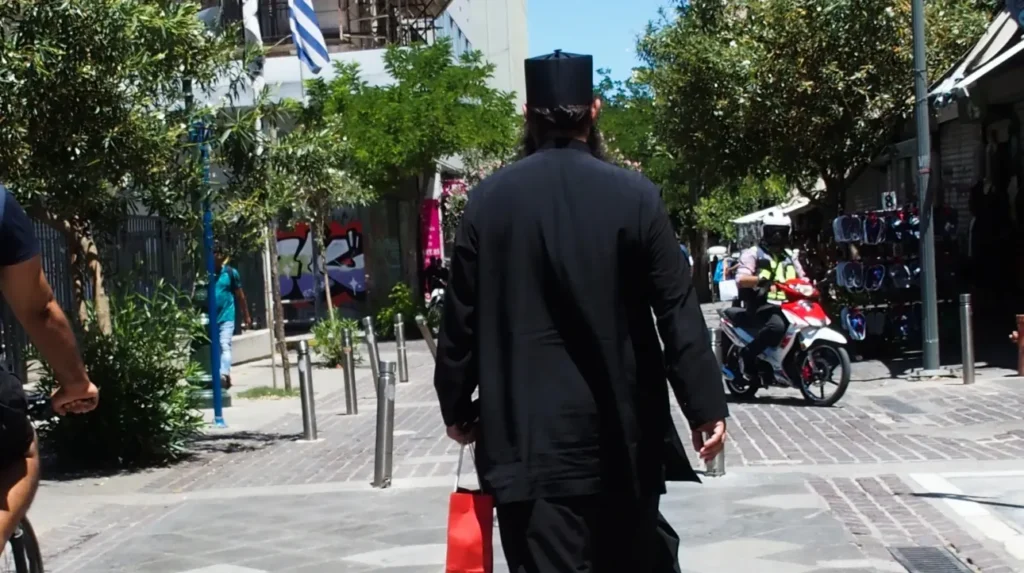 Ιερέας σε εκκλησία  αρνήθηκε να βαπτίσει το παιδί ομόφυλου ζευγαριού