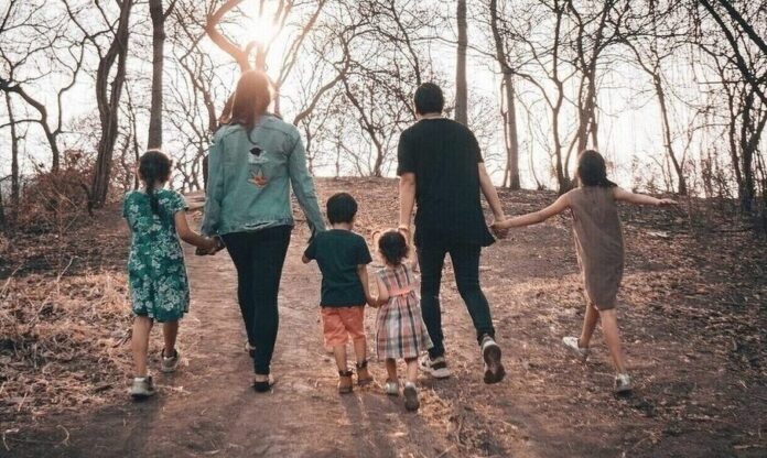 Οι τρίτεκνοι γίνονται… πολύτεκνοι: Άμεσα οι ανακοινώσεις – Τα προνόμια που αποκτούν