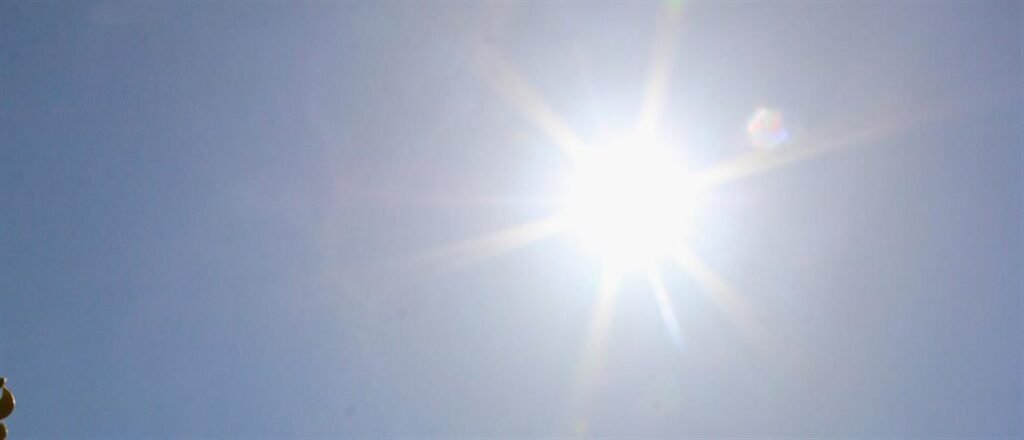 Καιρός: Τοπικές βροχές και άνοδος θερμοκρασίας την Κυριακή