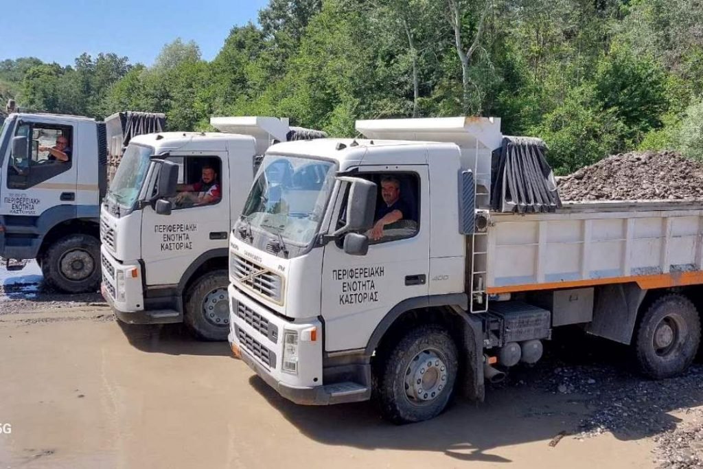 Κατασκευή αναχώματος για την όδευση του νερού στο αρδευτικό δίκτυο Πενταβρύσου