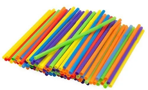 Πλαστικά καλαμάκια: Από την καθολική απαγόρευση στη μεγάλη επιστροφή