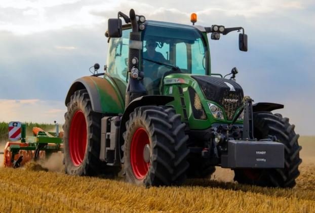 Π.Ε. Καστοριάς: Επιτρέπονται οι μεταβιβάσεις γεωργικών μηχανημάτων χωρίς διάταξη προστασίας (κουβούκλιο)