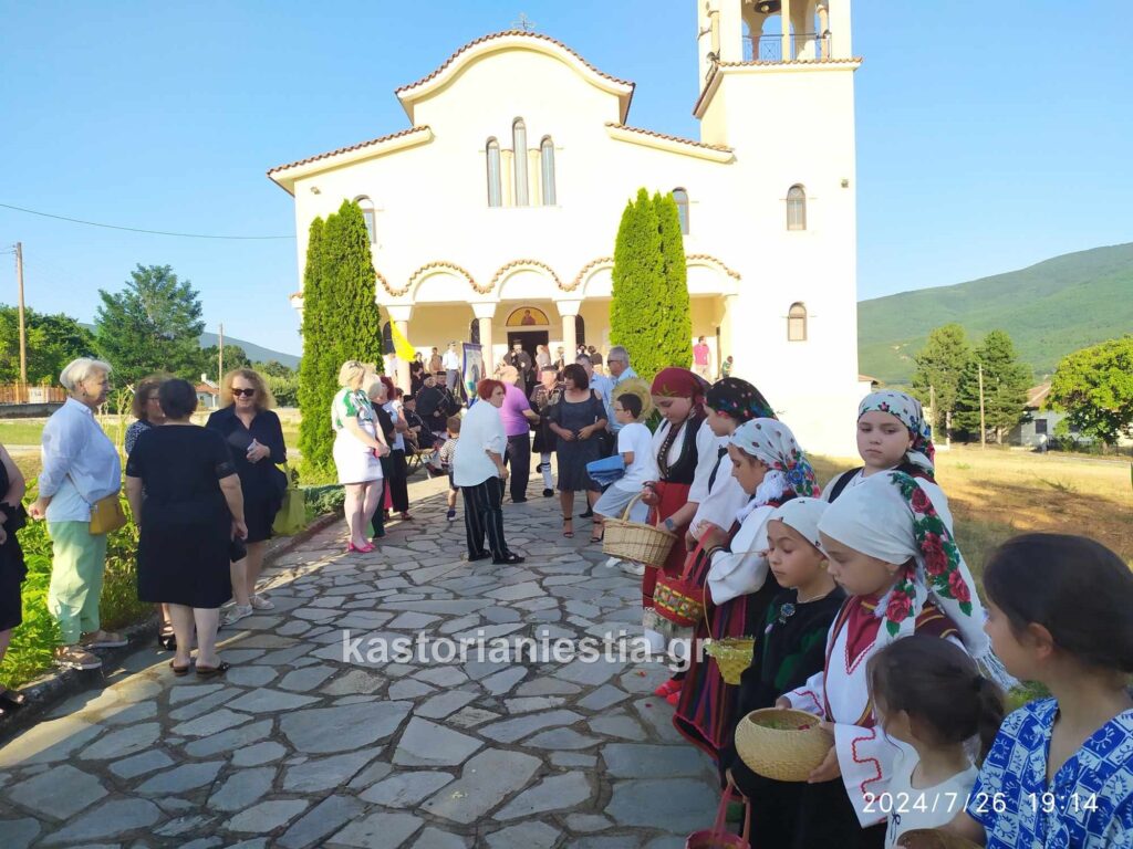 Κορέστεια: Αρχιερατικός Εσπερινός και περιφορά της εικόνας του Αγίου Παντελεήμονα με άλογα  (φωτογραφίες – βίντεο)