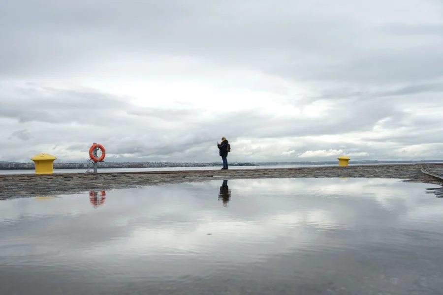 Καιρός: Πέφτει 10 βαθμούς η θερμοκρασία – Έρχονται βροχές και καταιγίδες