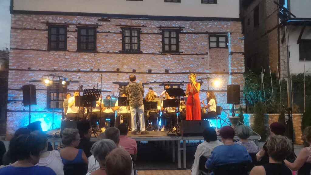 Η καλοκαιρινή συναυλία στο Ντολτσό από το Μπαϊρακτάρειο Δημοτικό Ωδείο Καστοριάς