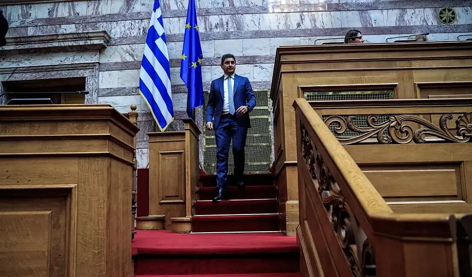 Η ΝΔ διέγραψε τον Αυγενάκη μετά τη χειροδικία σε βάρος υπαλλήλου στο Ελ. Βενιζέλος