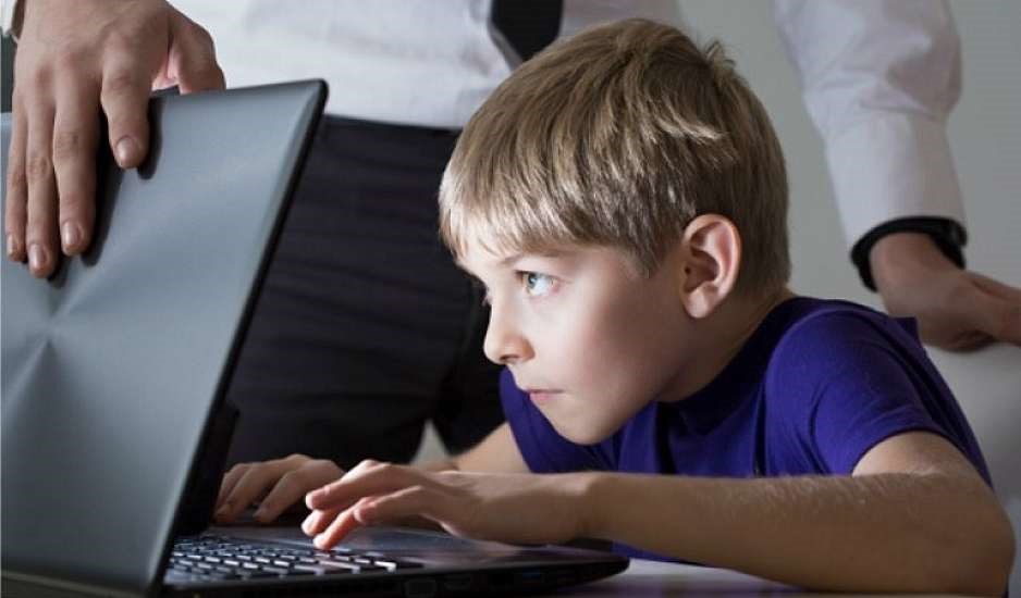 Εθισμός στο διαδίκτυο: Οι επιπτώσεις στον εγκέφαλο των εφήβων