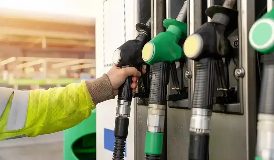 Γιατί μένει ψηλά η τιμή της βενζίνης – Οι 5 λόγοι που πληρώνουμε ακόμη ακριβά τη μετακίνηση με αυτοκίνητο
