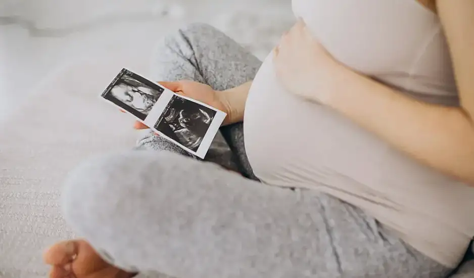 Πενταπλασιάστηκαν οι γεννήσεις από γυναίκες ηλικίας 40 και άνω μετά το 1990