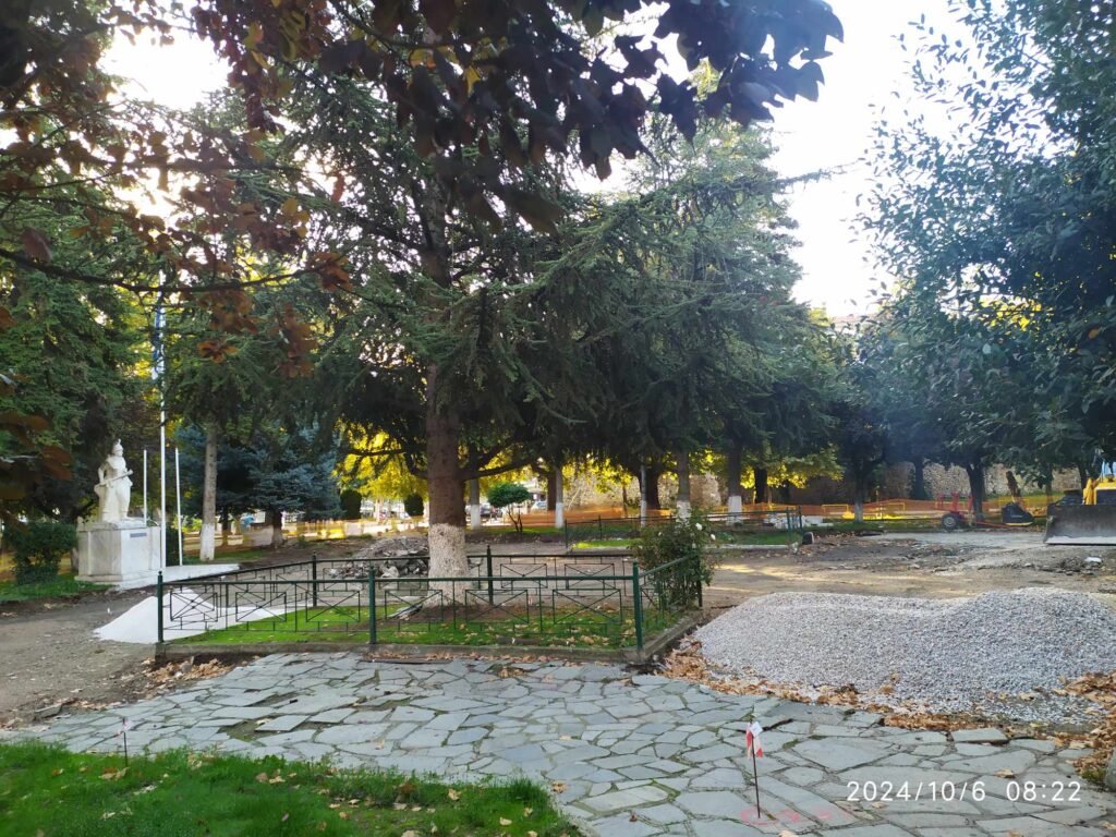 Καστοριά: Στο Δημοτικό Συμβούλιο θα κριθεί η «κοπή ή μη δένδρων από την πλατεία Μακεδονομάχων»