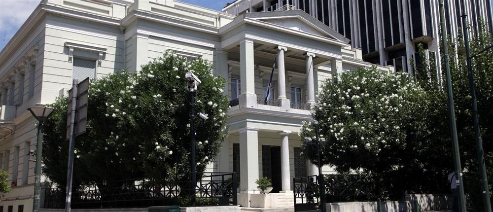 ΥΠΕΞ – Παραίτηση Ρούσσου: Τα ερωτήματα και οι αιχμές της αντιπολίτευσης