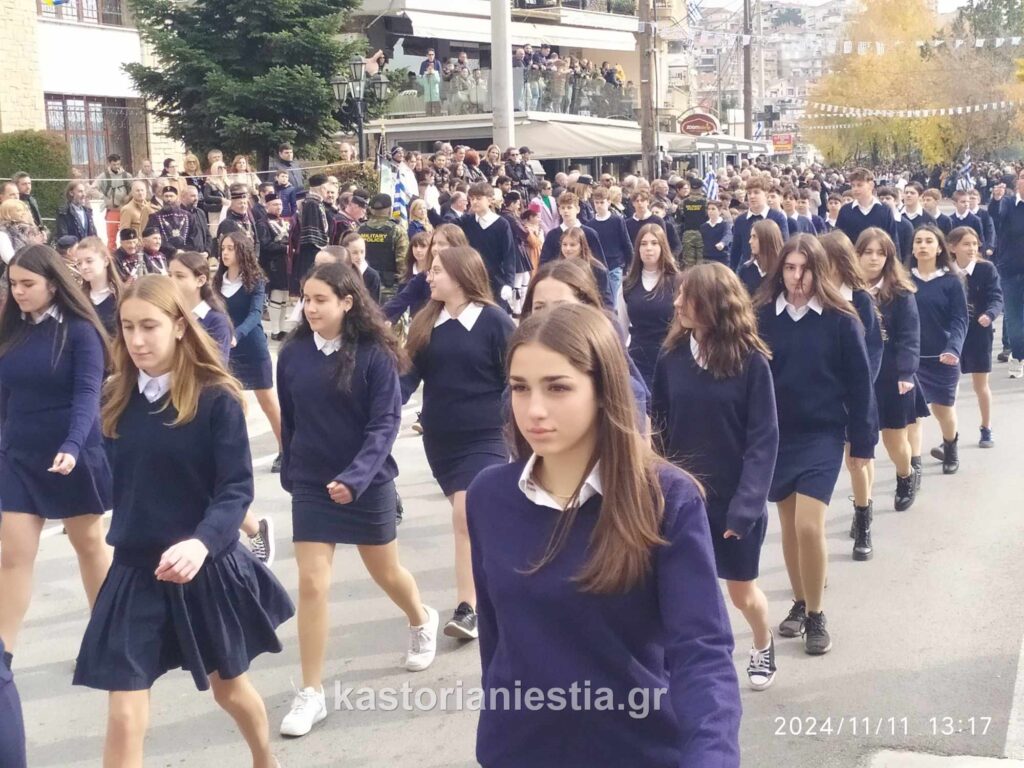 Η παρέλαση για την επέτειο της απελευθέρωσης της Καστοριάς (φωτογραφίες)