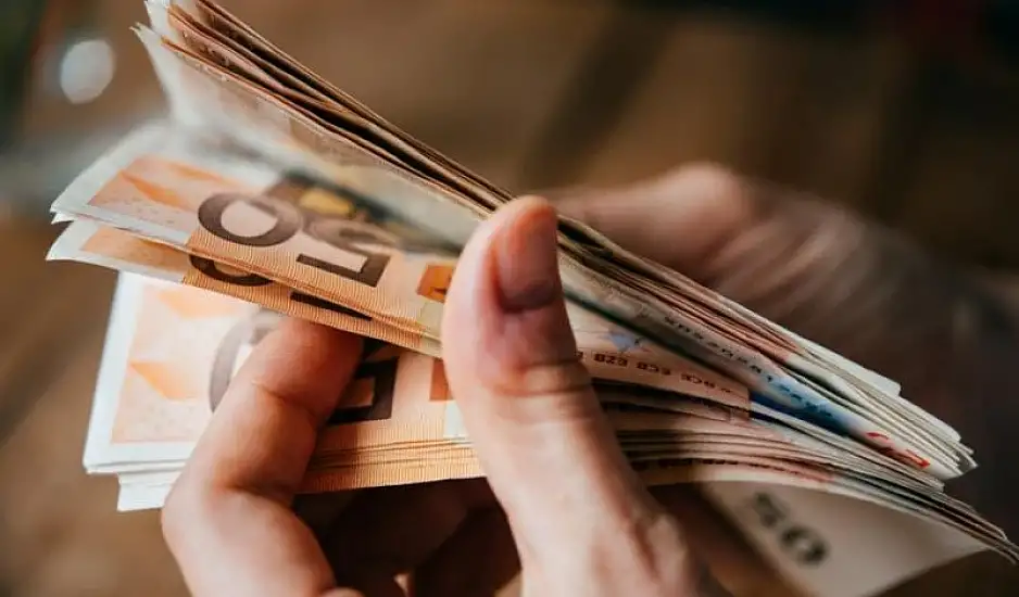 Τουλάχιστον 70 δισ. φόρους θα πληρώσουν οι Έλληνες φορολογούμενοι το 2025 – Αναλυτικά οι κατηγορίες