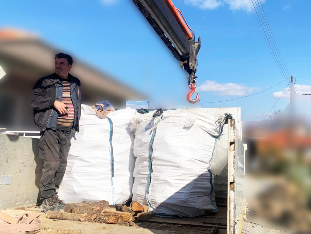 250 τόνους καυσόξυλων σε δημότες που βρίσκονται σε ανάγκη διένειμε ο Δήμος Άργους Ορεστικού