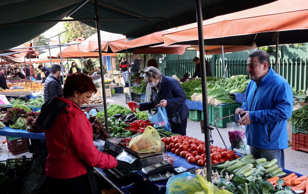 «Ανοίγουν» οι λαϊκές αγορές για τους αγρότες
