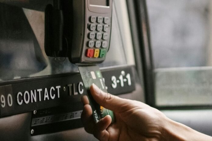 pexels-tim-samuel-5835269