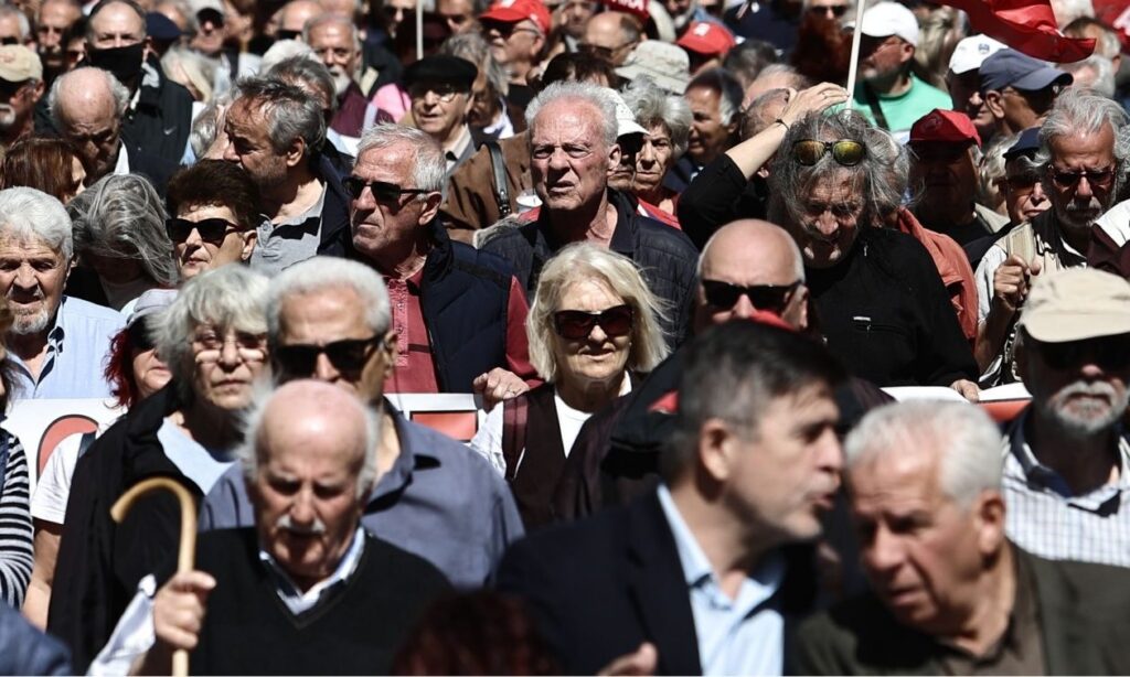 Αυξάνονται 2,4% οι κύριες συντάξεις από 1 Ιανουαρίου 2025 – Πότε θα την δουν οι δικαιούχοι