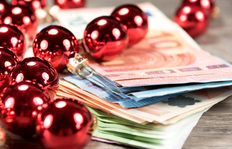 Πότε καταβάλλονται επιδόματα και δώρο Χριστουγέννων