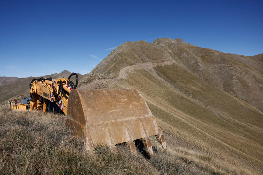 Δρόμος στο Γράμμο σε περιοχή Natura: Η απευθείας ανάθεση, η στάση του στρατού και οι ευθύνες
