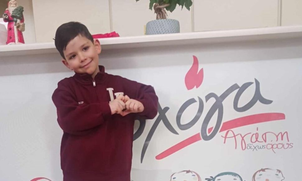 Ηλεία: Ο μικρός Αλέξανδρος νίκησε τον καρκίνο και έφερε τη «Φλόγα» της ελπίδας