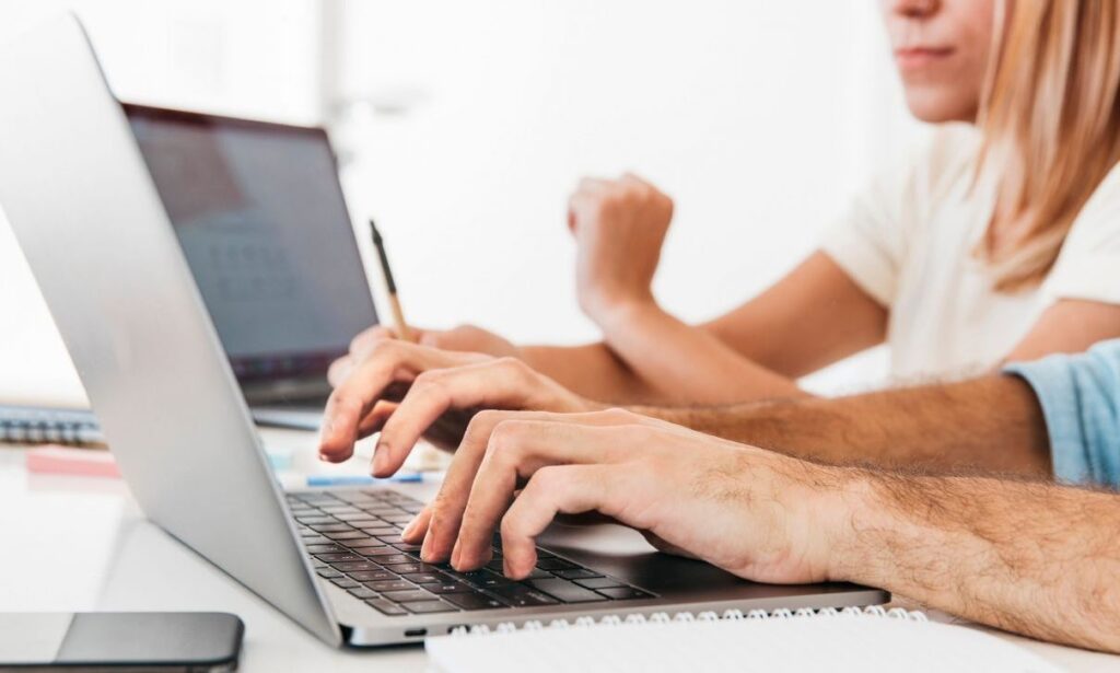 Voucher για αγορά tablet και laptop: Έως 3 Ιανουαρίου 2025 η προθεσμία για αιτήσεις – Οι δικαιούχοι